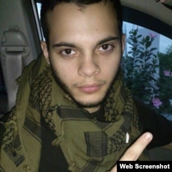Esteban Santiago.