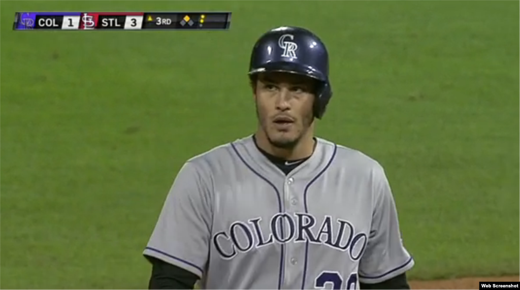 Nolan Arenado (New Port Beach, 1991), de padre cubano y madre puertorriqueña), batea para .283 (86 incogibles en 304 veces al bate), con 24 cuadrangulares y 68 carreras impulsadas. Batea de por vida para .278 (340 hits en 1222 veces al home), con 181 carreras impulsadas y 52 jonrones. 