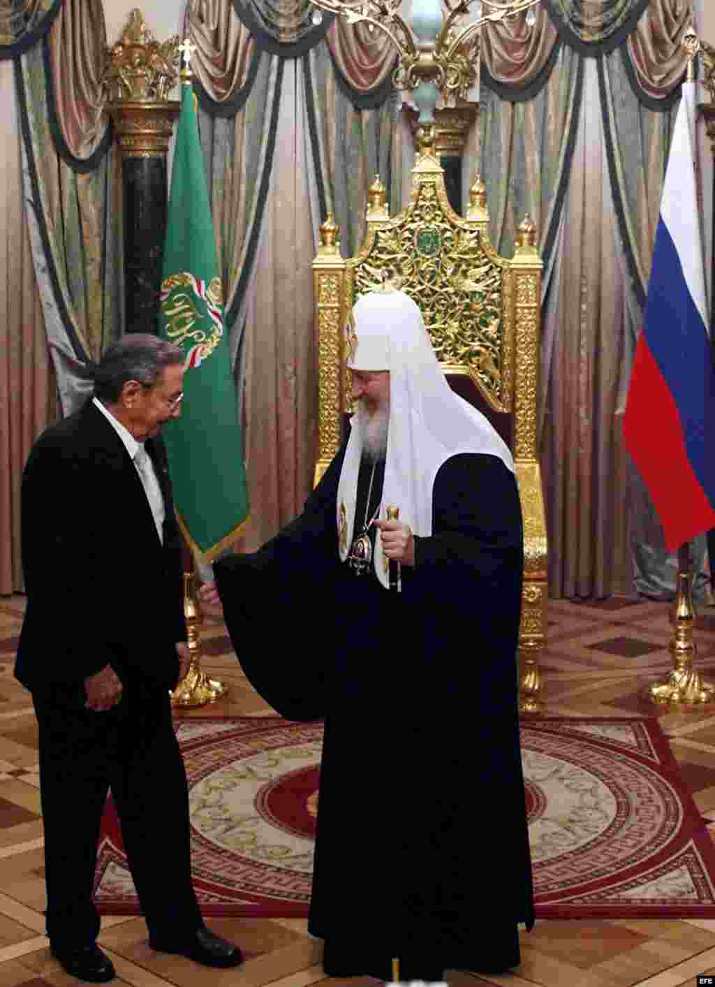 En el 2009 el Patriarca de la Iglesia Ortodoxa Rusa recibió a Castro en la Catedral de Cristo Salvador en Moscú, Rusia.